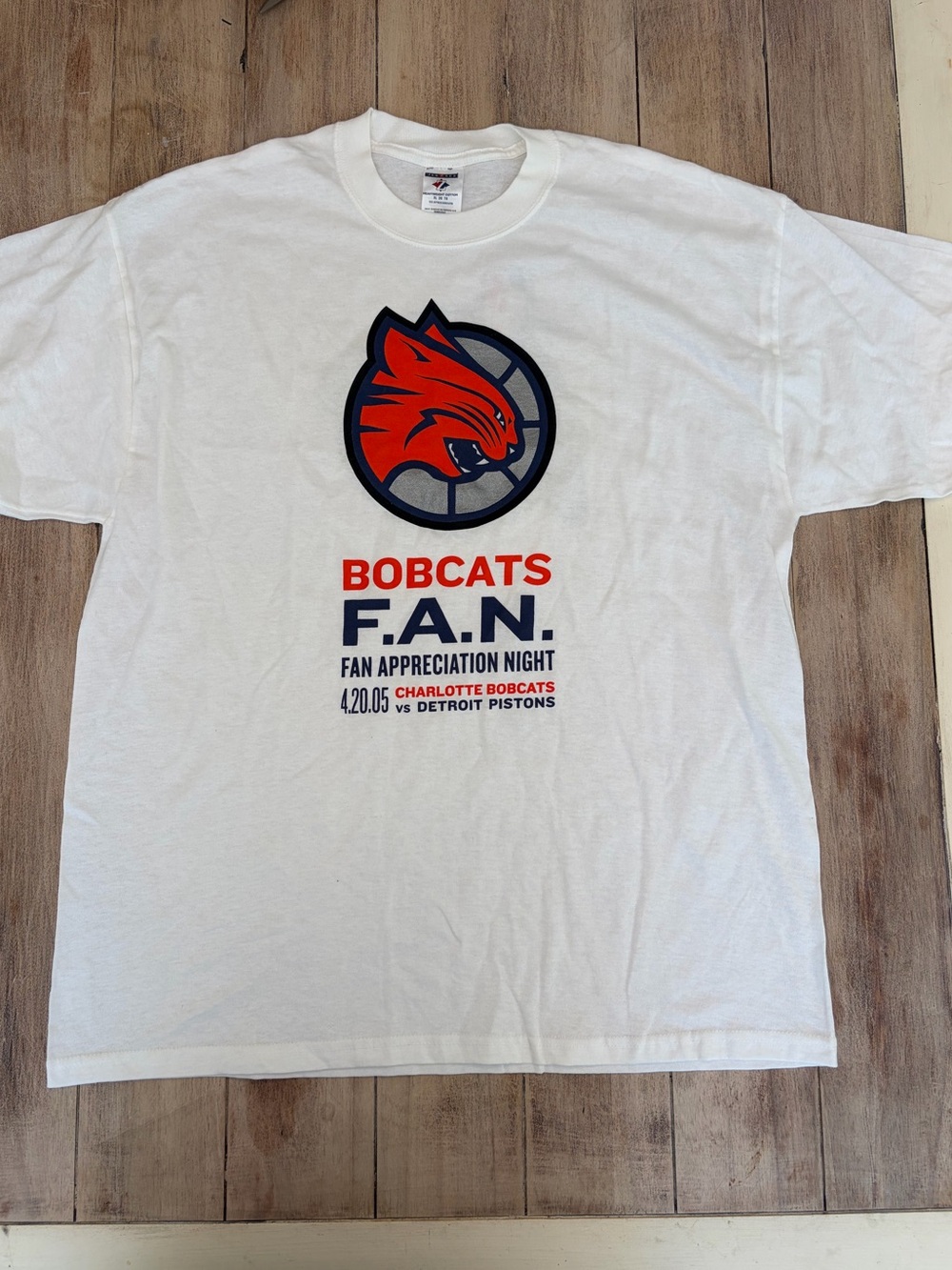 Vintage Charlotte Bobcats Fan Appreciation Night White Graphic T w/ Sprite logo